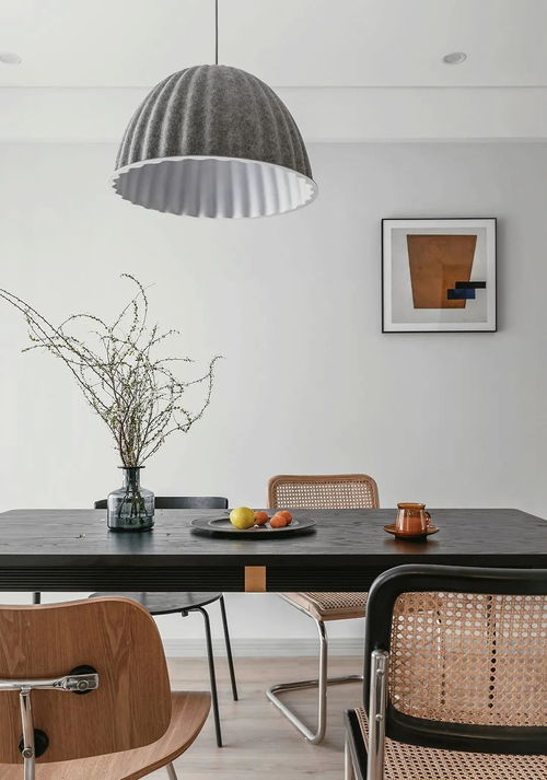 126㎡現(xiàn)代都市風格新房裝修 玄關與沙發(fā)背景墻的轉角之愛